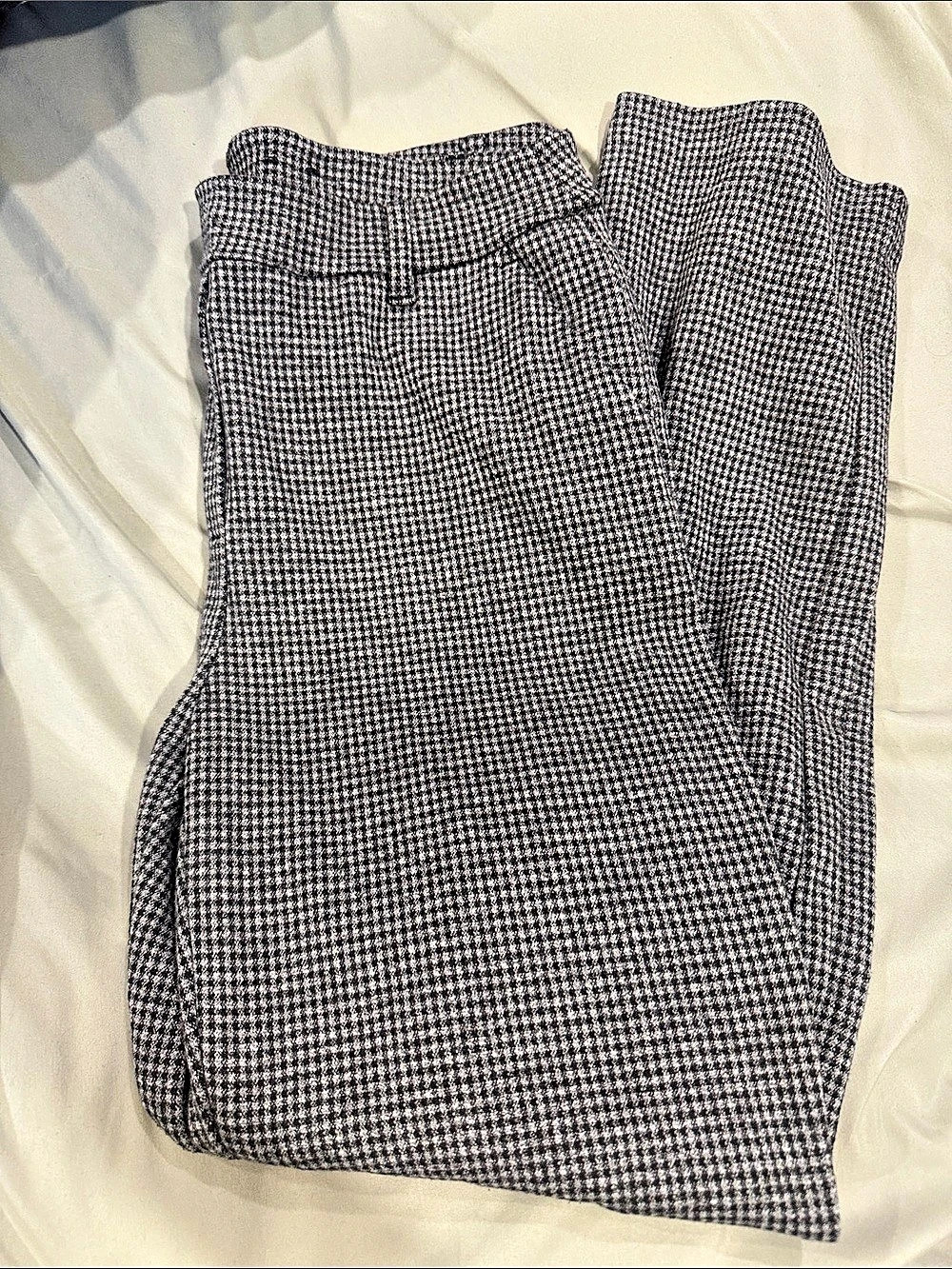 Reitmans Houndstooth Straight Leg Pants in Black & Grey Size 8 Like New